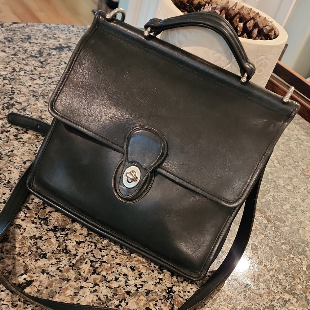 Coach Black Shoulder Bag with Structured Design and Turn-Lock Closure